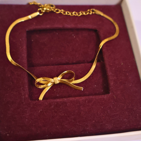 Amoura Bow Choker