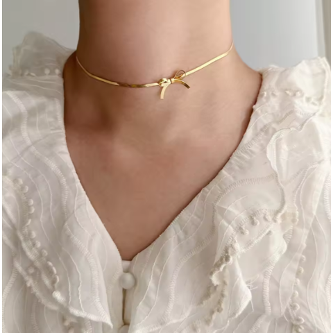 Amoura Bow Choker
