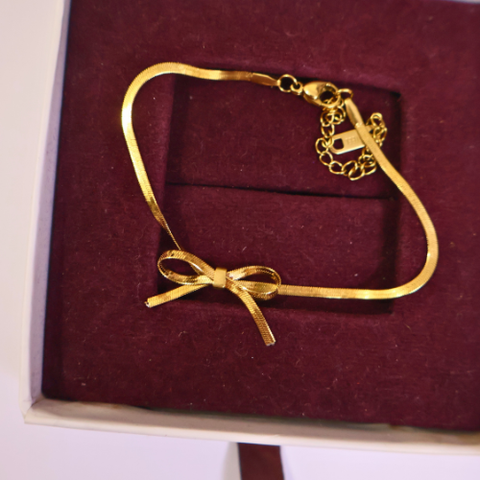Amoura Bow Choker