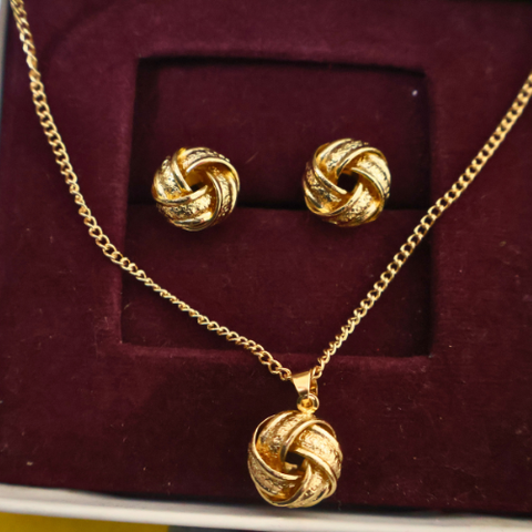 Promise Knot Gold Pendant Necklace Set