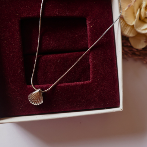 Golden Seashell Pendant Necklace for Women