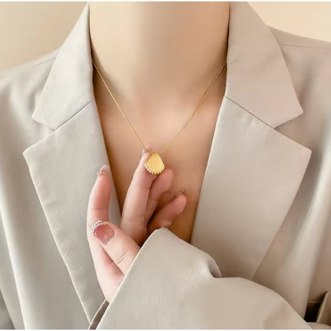 Golden Seashell Pendant Necklace for Women