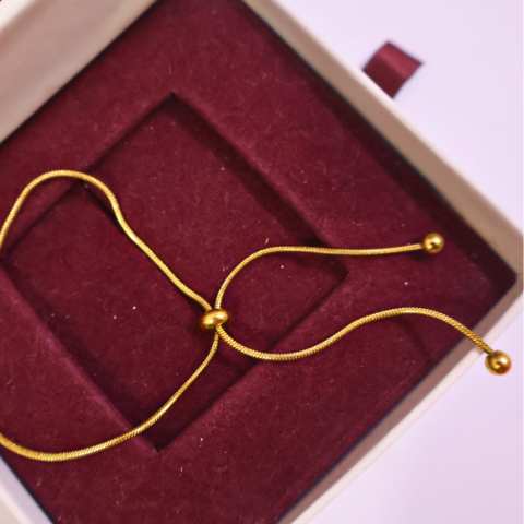 Amoura Interlock Circle Bracelet