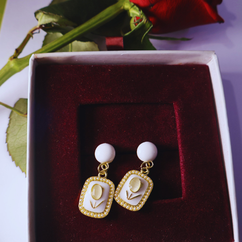 Square Pearl Flowers Stud Earrings