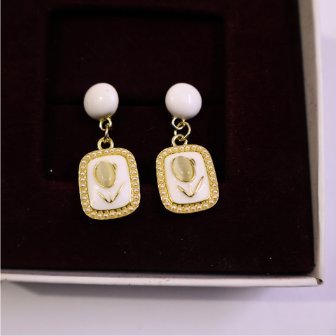 Square Pearl Flowers Stud Earrings