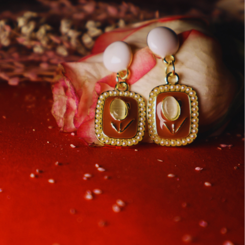 Square Pearl Flowers Stud Earrings