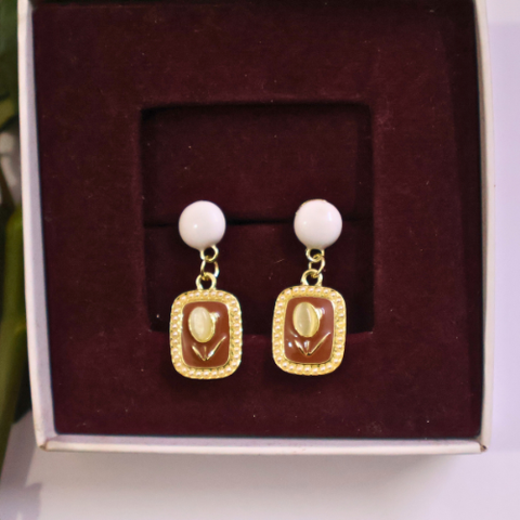 Square Pearl Flowers Stud Earrings