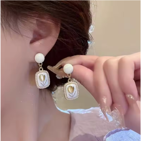 Square Pearl Flowers Stud Earrings