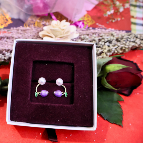 Amoura Enamel Tulip Flower Stud Earring – Pearl & Floral Design