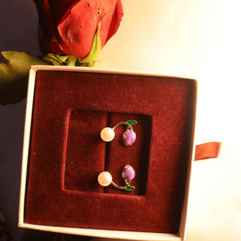 Amoura Enamel Tulip Flower Stud Earring – Pearl & Floral Design