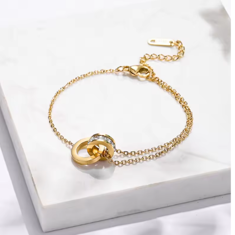 Amoura Interlock Circle Bracelet