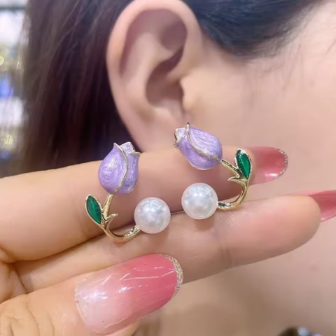 Amoura Enamel Tulip Flower Stud Earring – Pearl & Floral Design