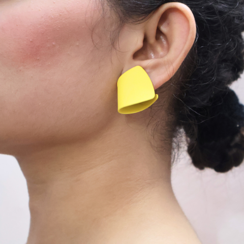 Sola Curve Studs