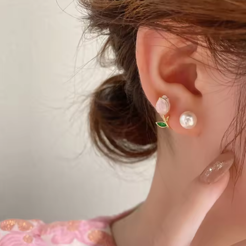 Amoura Enamel Tulip Flower Stud Earring – Pearl & Floral Design