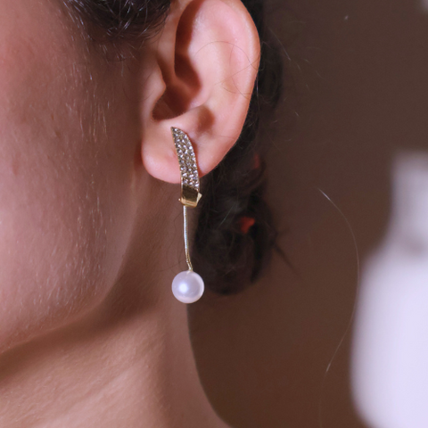 Saanvi Pearl Curve Earrings