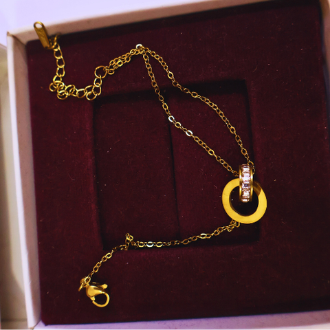 Amoura Interlock Circle Bracelet