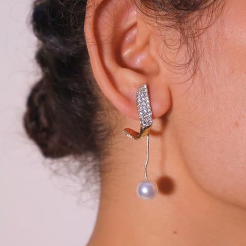 Saanvi Pearl Curve Earrings