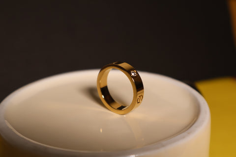 Niora Luxe Band Ring
