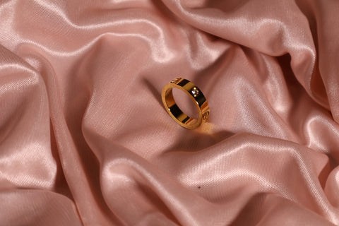 Niora Luxe Band Ring