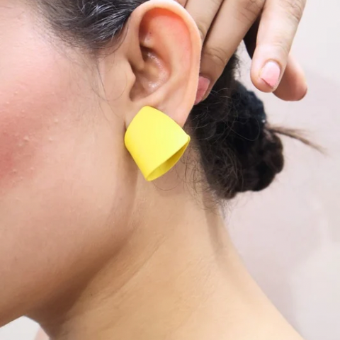Sola Curve Studs