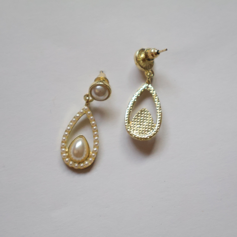 Viha Pearl Teardrop Earrings