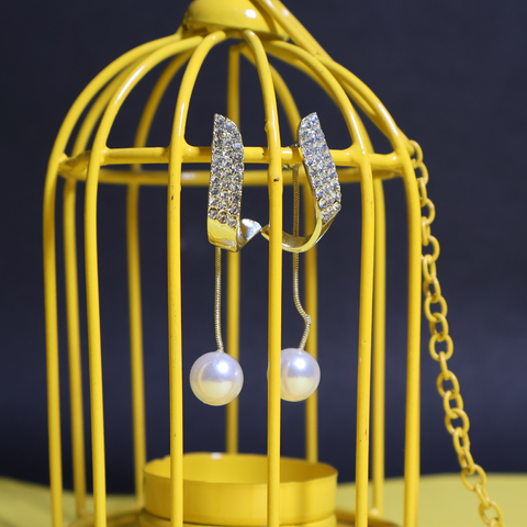 Saanvi Pearl Curve Earrings