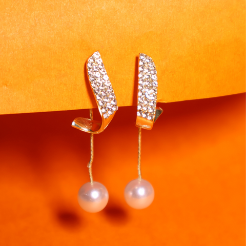 Saanvi Pearl Curve Earrings