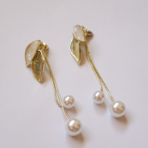 Elara Leaf & Pearl Drop Earrings