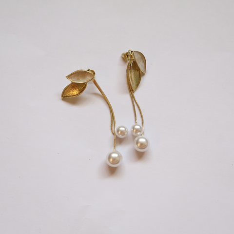 Elara Leaf & Pearl Drop Earrings